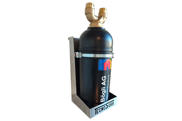 Der Aktivkohlefilter wird neben dem Hauswasseranschluss an die Wand montiert