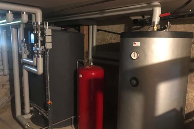 Wir installieren Zentralheizungen mit Holz und Pellets und ersetzen Gas- und Ölheizungen